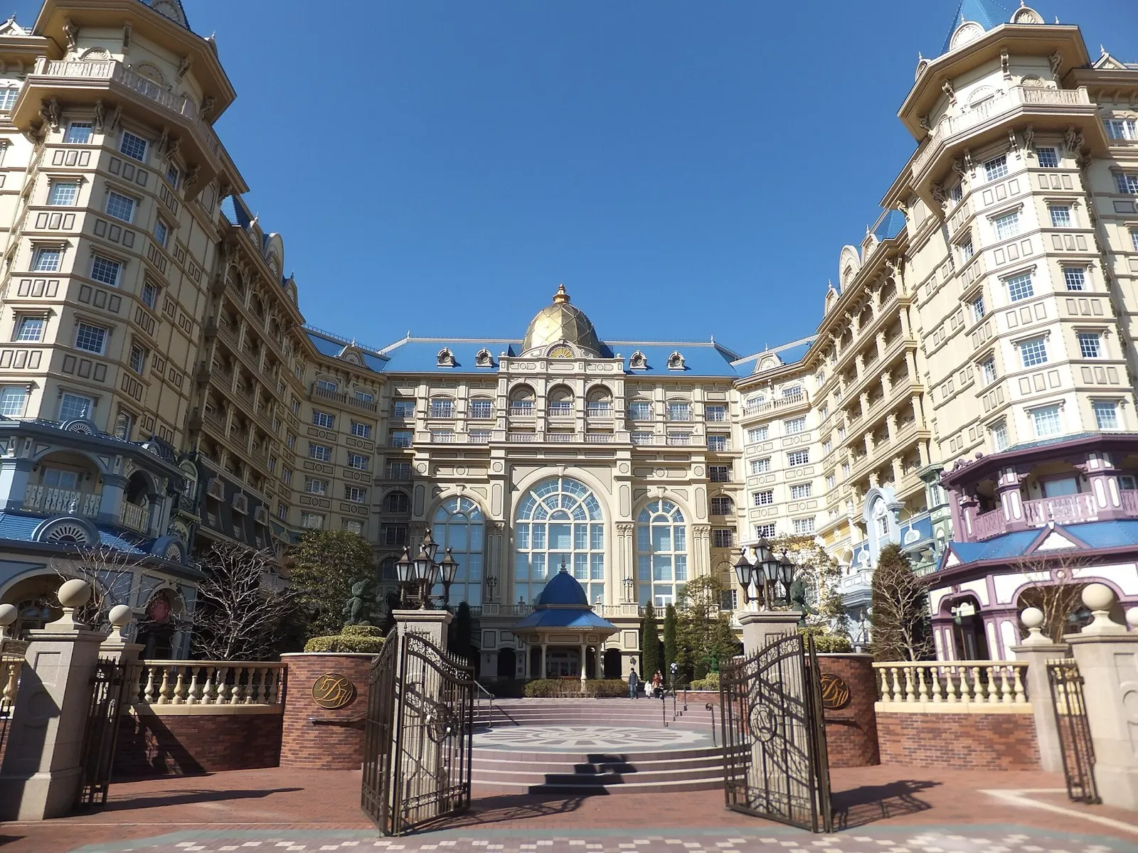 東京ディズニーランドホテルの外観